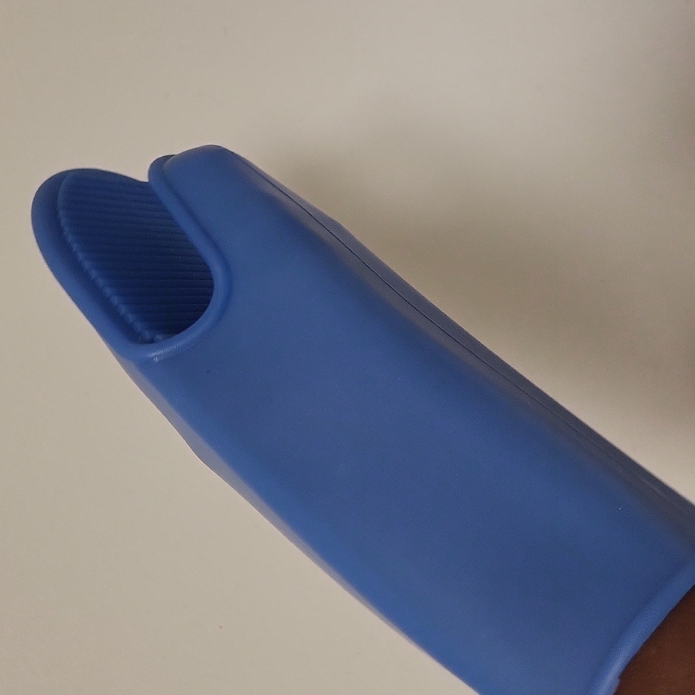 Starfrit blue silicone oven mitten